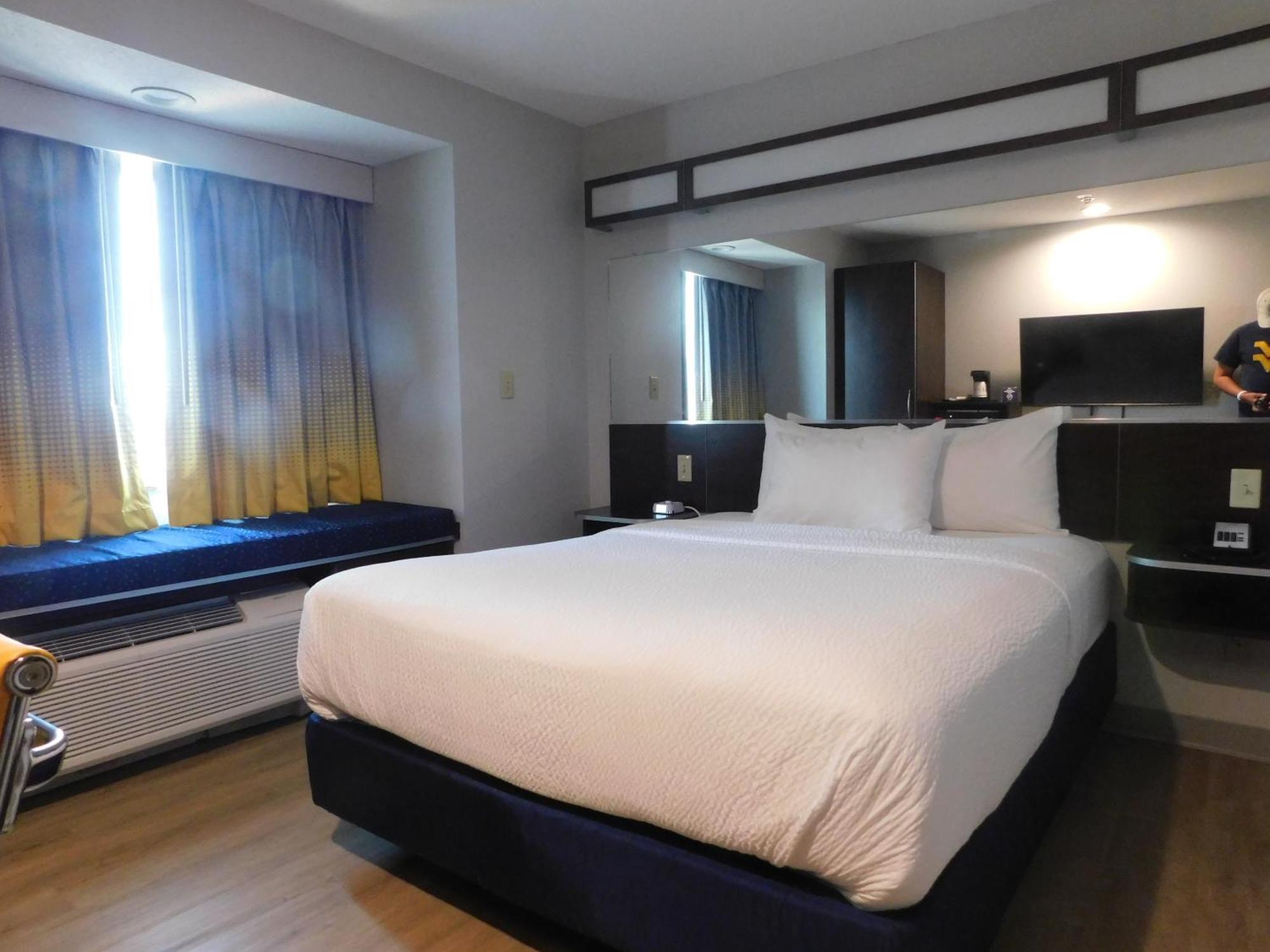 Microtel Inn & Suites By Wyndham Wheeling At The Highlands Triadelphia Buitenkant foto