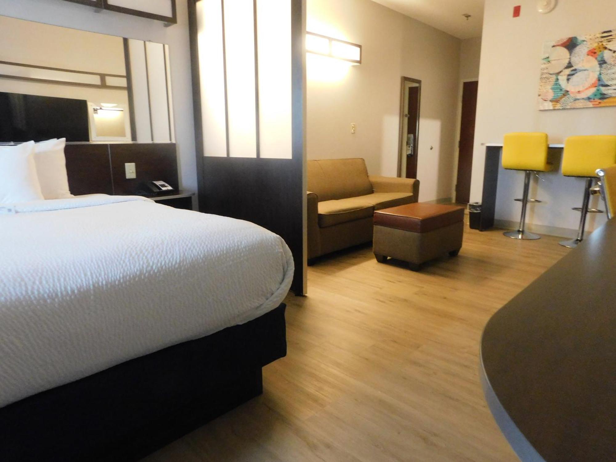 Microtel Inn & Suites By Wyndham Wheeling At The Highlands Triadelphia Buitenkant foto