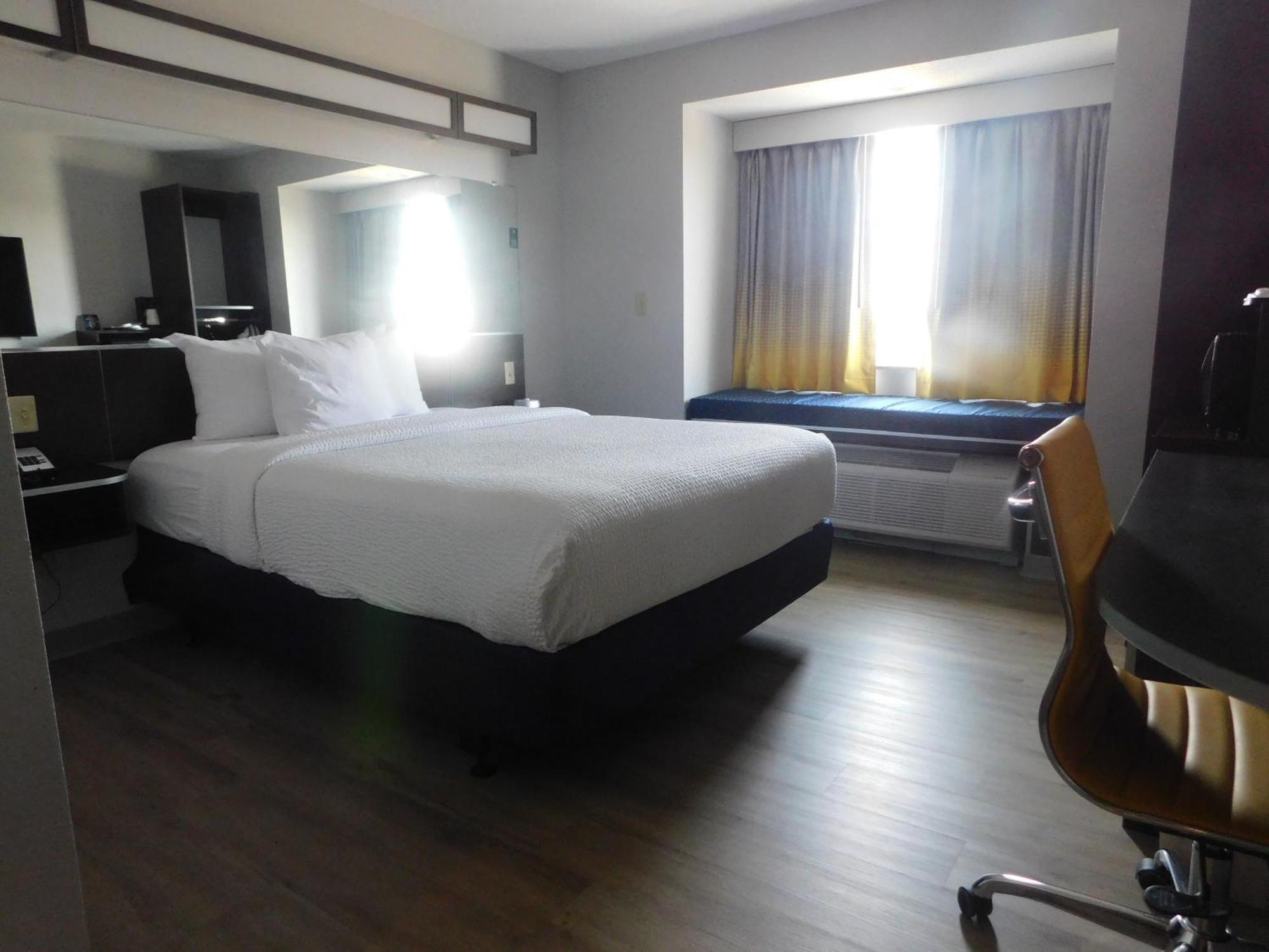 Microtel Inn & Suites By Wyndham Wheeling At The Highlands Triadelphia Buitenkant foto