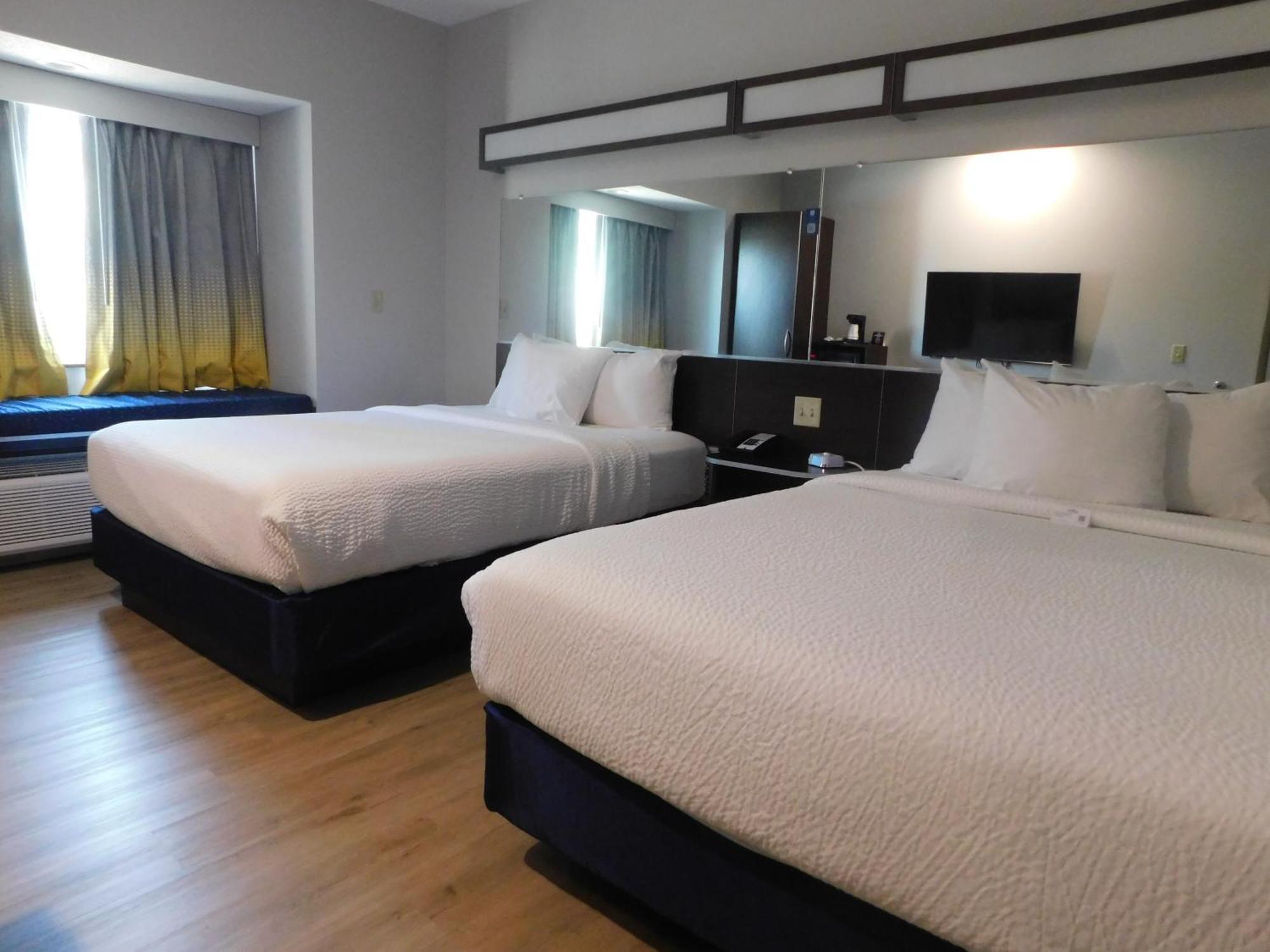Microtel Inn & Suites By Wyndham Wheeling At The Highlands Triadelphia Buitenkant foto