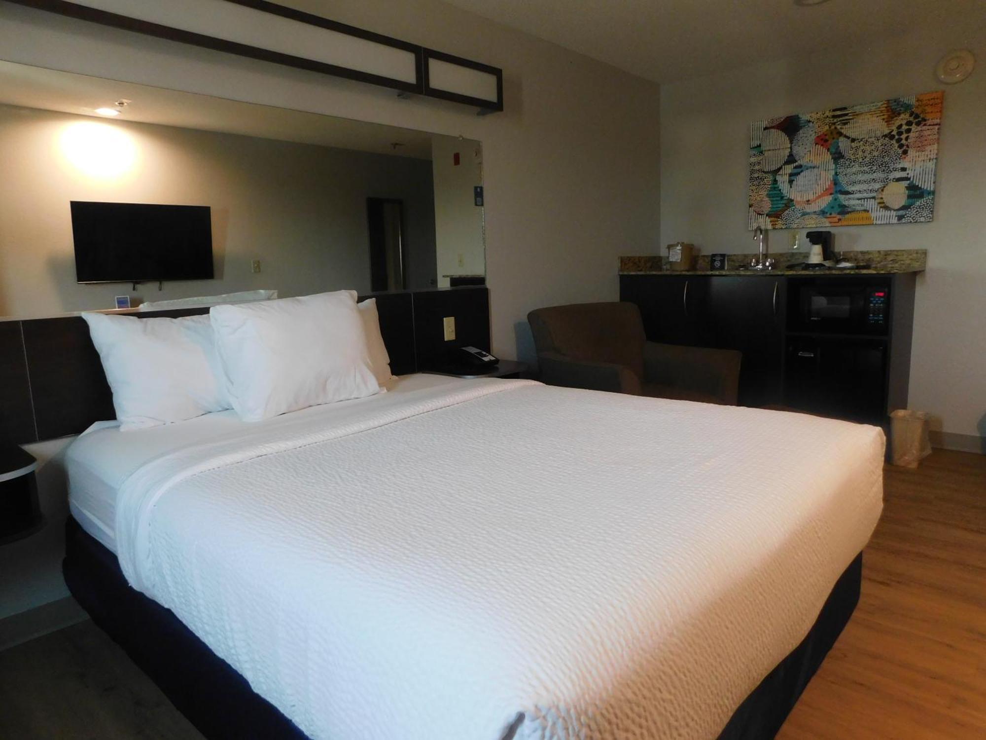 Microtel Inn & Suites By Wyndham Wheeling At The Highlands Triadelphia Buitenkant foto