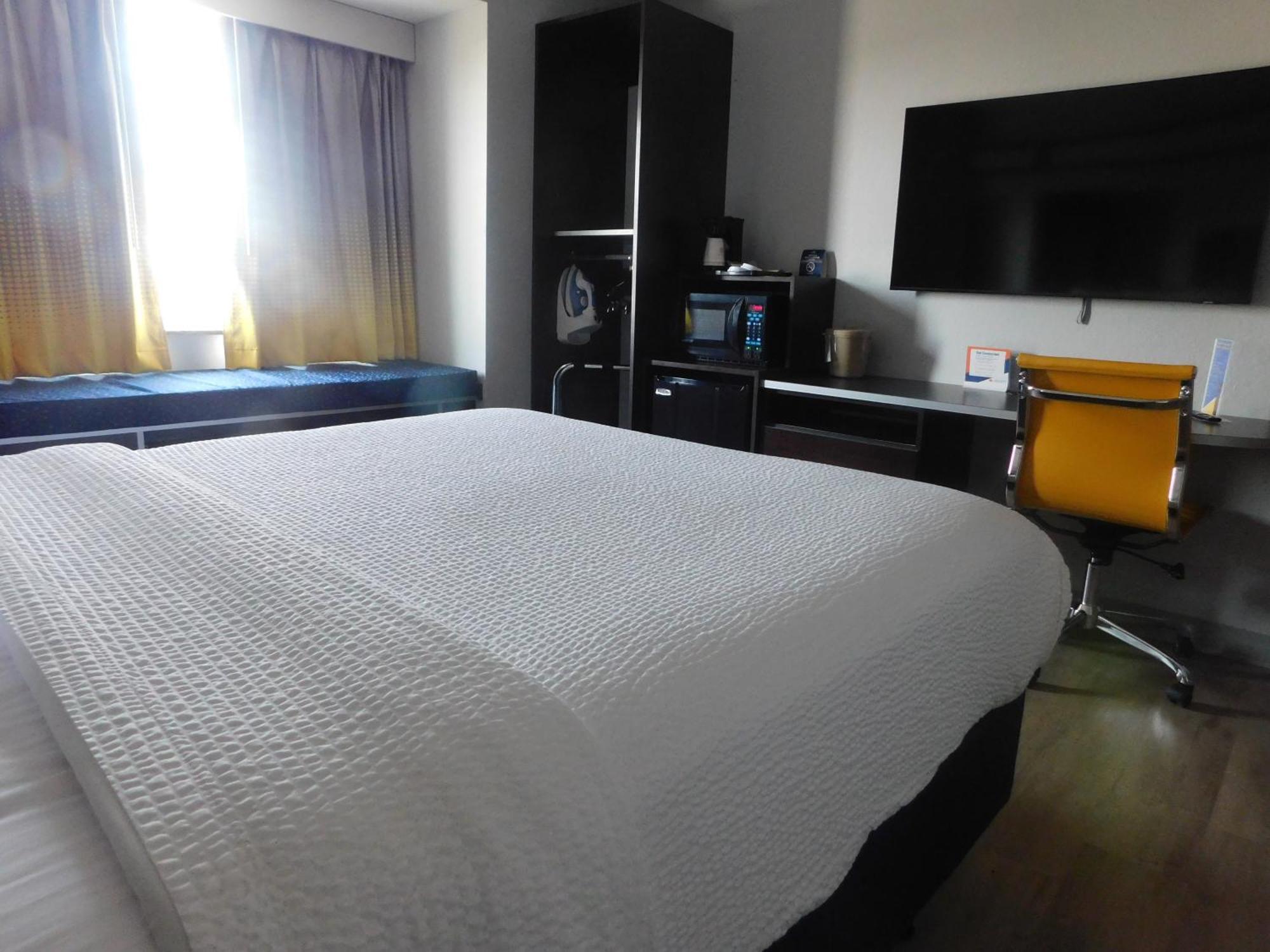 Microtel Inn & Suites By Wyndham Wheeling At The Highlands Triadelphia Buitenkant foto