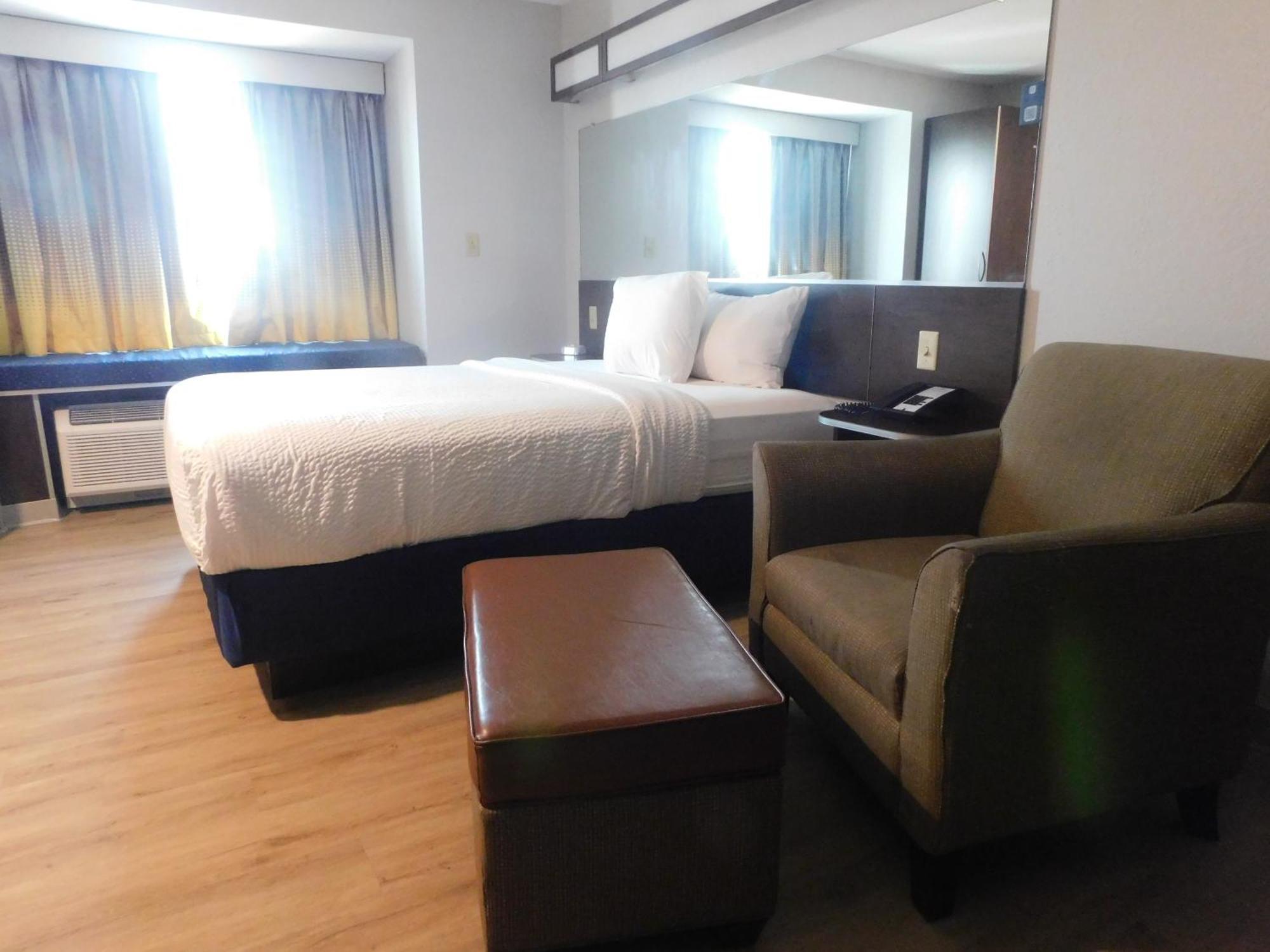 Microtel Inn & Suites By Wyndham Wheeling At The Highlands Triadelphia Buitenkant foto