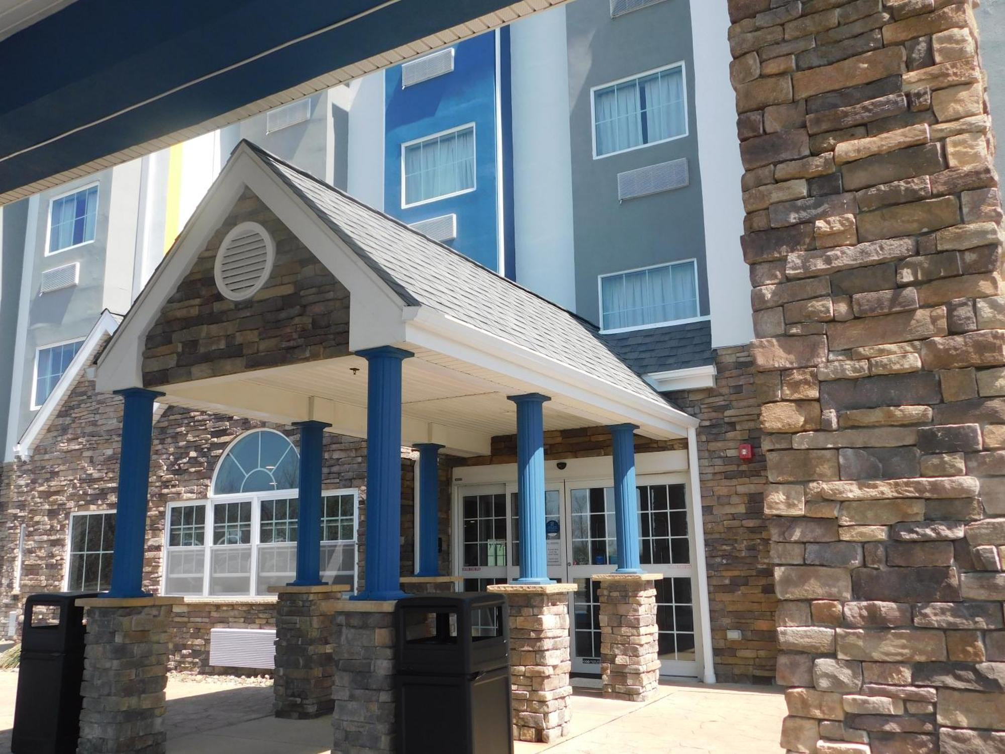 Microtel Inn & Suites By Wyndham Wheeling At The Highlands Triadelphia Buitenkant foto