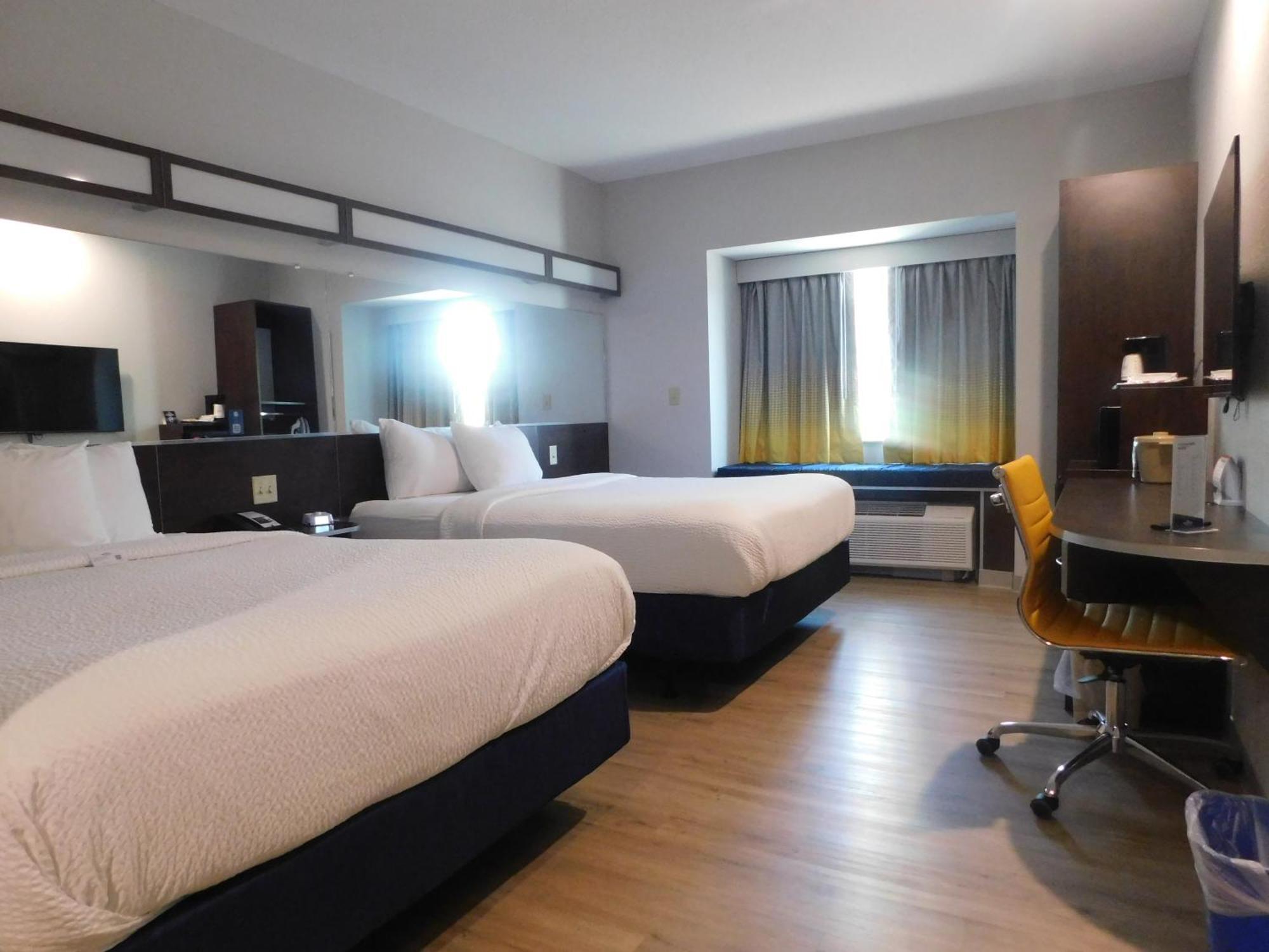 Microtel Inn & Suites By Wyndham Wheeling At The Highlands Triadelphia Buitenkant foto