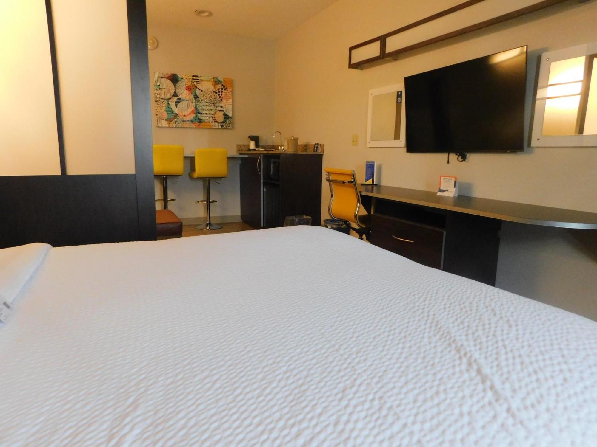 Microtel Inn & Suites By Wyndham Wheeling At The Highlands Triadelphia Buitenkant foto