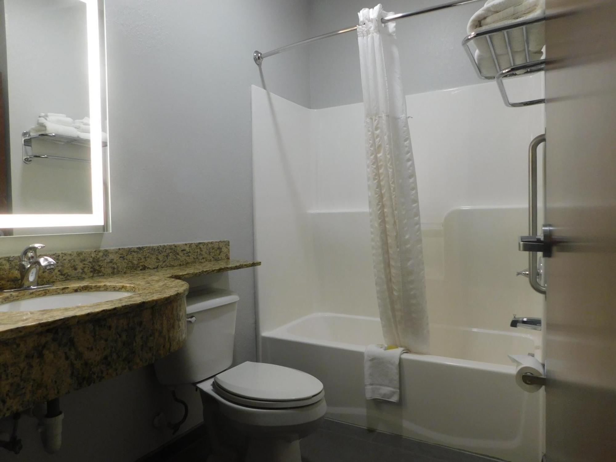 Microtel Inn & Suites By Wyndham Wheeling At The Highlands Triadelphia Buitenkant foto
