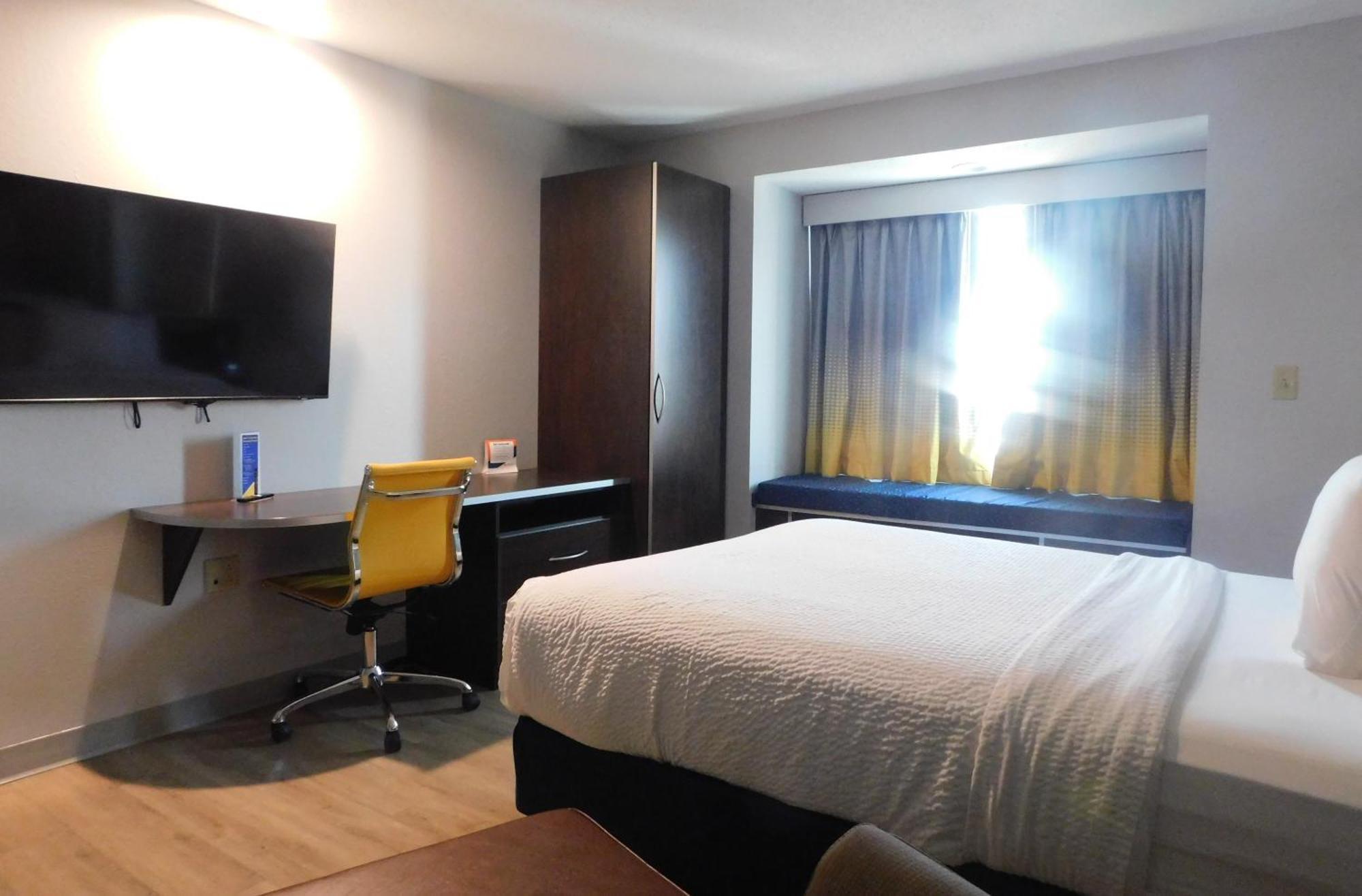 Microtel Inn & Suites By Wyndham Wheeling At The Highlands Triadelphia Buitenkant foto