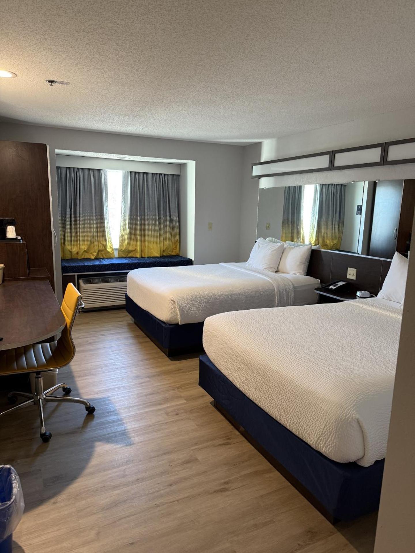 Microtel Inn & Suites By Wyndham Wheeling At The Highlands Triadelphia Buitenkant foto