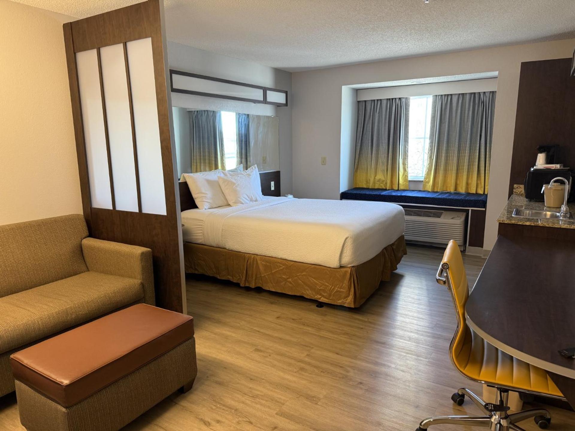 Microtel Inn & Suites By Wyndham Wheeling At The Highlands Triadelphia Buitenkant foto