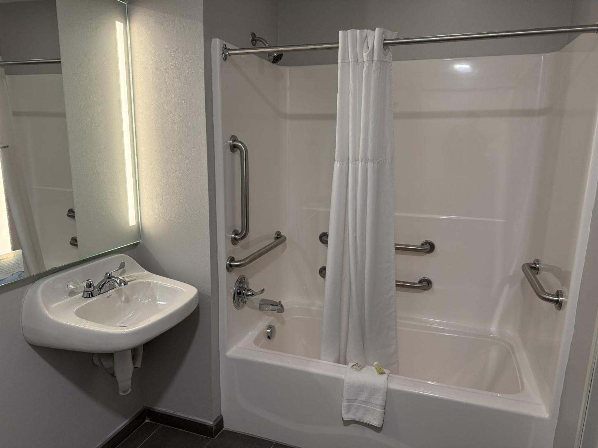 Microtel Inn & Suites By Wyndham Wheeling At The Highlands Triadelphia Buitenkant foto