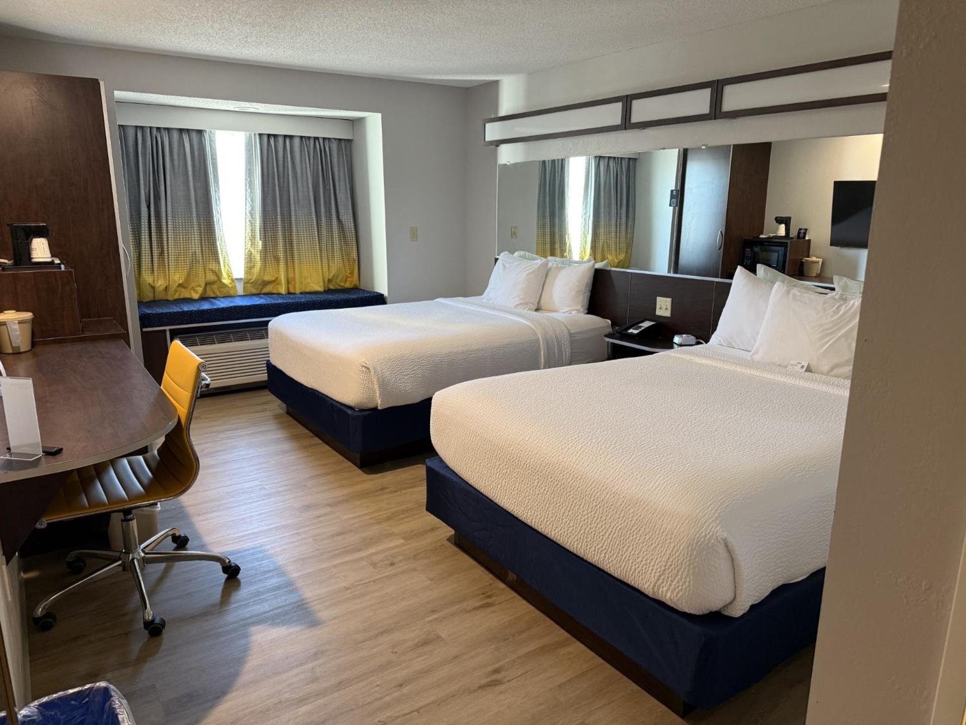 Microtel Inn & Suites By Wyndham Wheeling At The Highlands Triadelphia Buitenkant foto