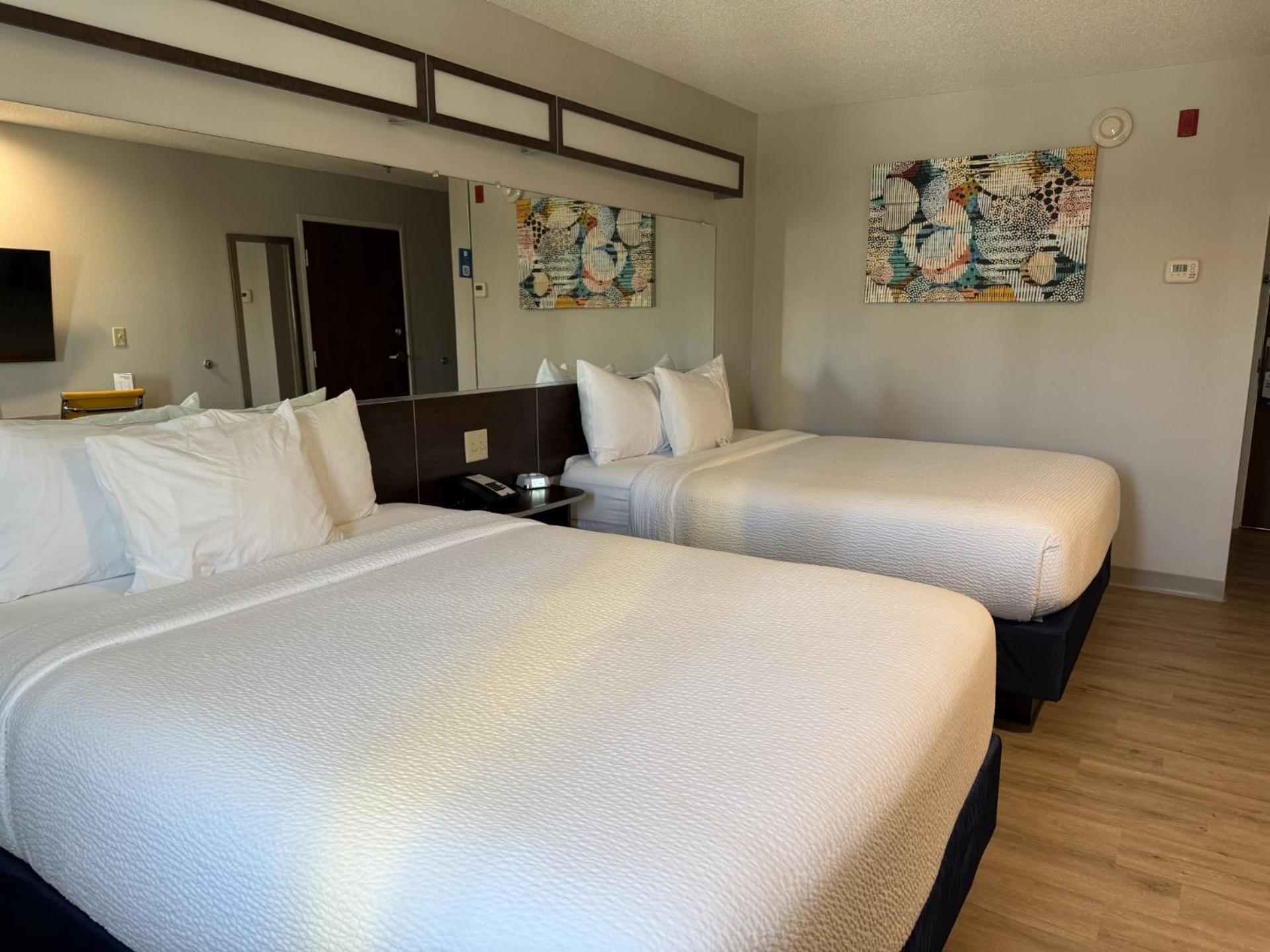 Microtel Inn & Suites By Wyndham Wheeling At The Highlands Triadelphia Buitenkant foto