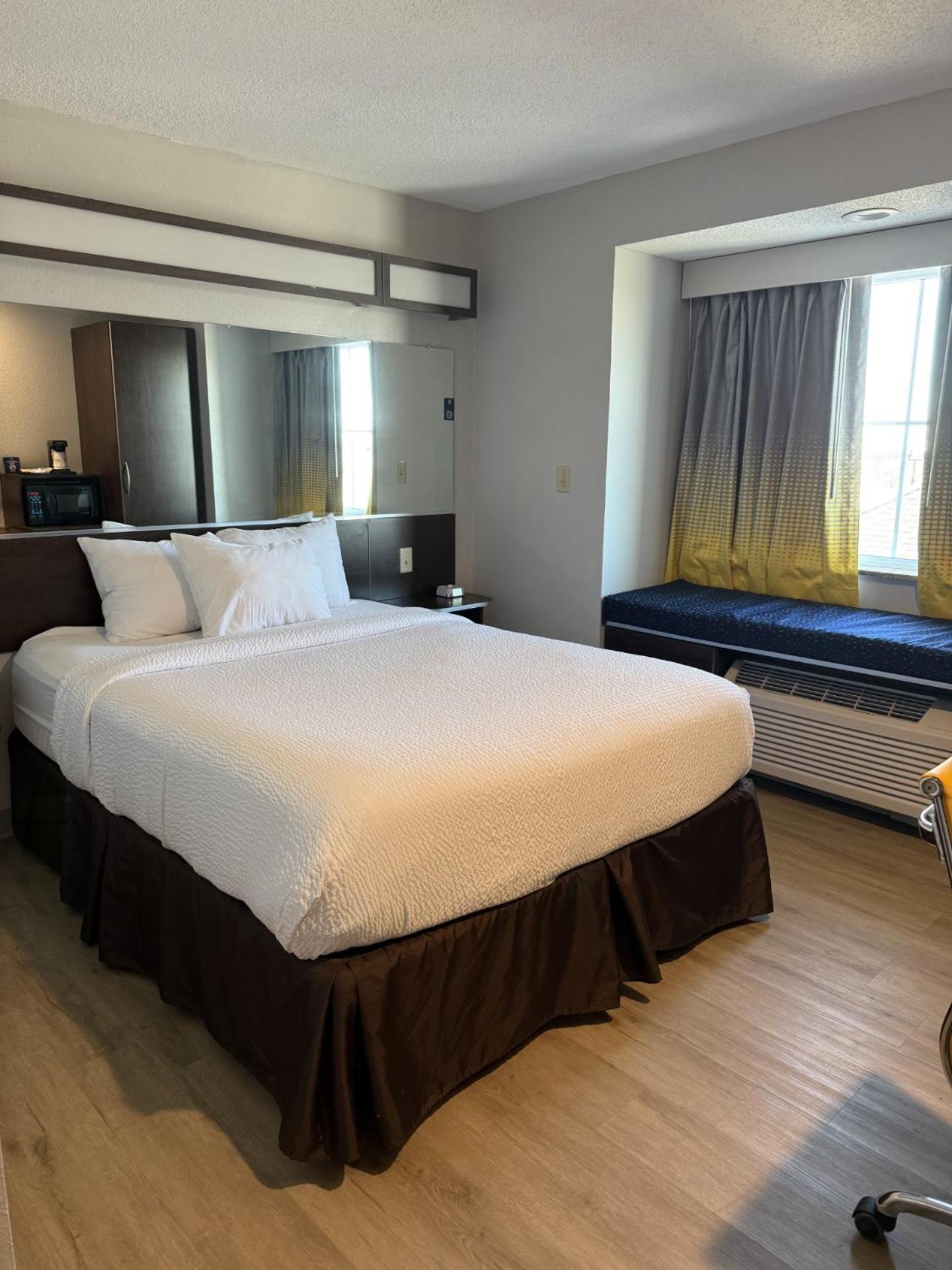 Microtel Inn & Suites By Wyndham Wheeling At The Highlands Triadelphia Buitenkant foto